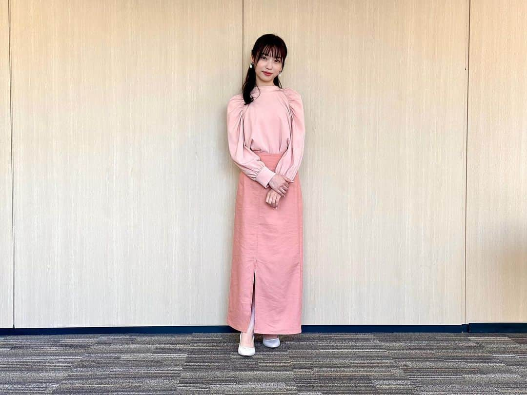 フジテレビ「めざましテレビ」さんのインスタグラム写真 - (フジテレビ「めざましテレビ」Instagram)「ファッション雑誌CanCamとコラボした お天気コーナー「きょう何着て行く？」 林佑香の毎日のコーデを紹介♪   ３月２２日（水）  【今日のコーデ】 ・コート→ @mercuryduo_com 　１万7600円 ・ブラウス→ @noela_official 　　　　　１万４５０円 ・スカート→ @gu_global 　　　　　　　2990円 ・靴→ @dianashoespress 　　　　　　　１万7600円  ・イヤリング→ @abiste_official 　　　　5670円   【ポイント】 見た目も気持ちも盛り上がる💕ピンクのグラデーション😊甘く転びすぎないように、アイテムのデザインはシンプルなものを選ぶのが◎🙆‍♀️ジャケットできちんと感もプラスして、大人っぽい着こなしを意識して👍          #めざましテレビ #きょう何着て行く？ #林佑香 #今日のコーデ #コーデ #CanCam #今日のファッション#ootd #きょう何着て行く？は月〜金朝6時22分ごろ放送📺  #ゆかちゃん #きれいめコーデ #きれいめカジュアル #大人コーデ #春コーデ #オフィスカジュアル #上品コーデ #アナウンサー衣装」3月22日 19時46分 - mezamashi.tv