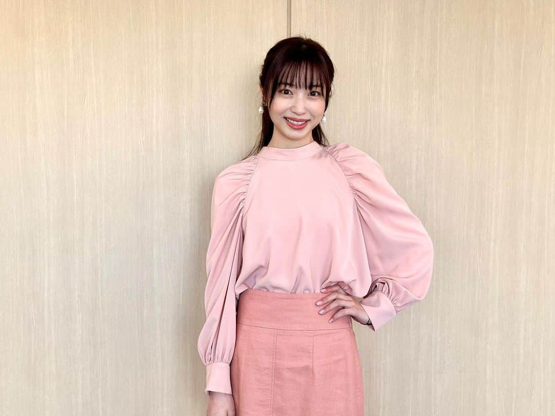 フジテレビ「めざましテレビ」さんのインスタグラム写真 - (フジテレビ「めざましテレビ」Instagram)「ファッション雑誌CanCamとコラボした お天気コーナー「きょう何着て行く？」 林佑香の毎日のコーデを紹介♪   ３月２２日（水）  【今日のコーデ】 ・コート→ @mercuryduo_com 　１万7600円 ・ブラウス→ @noela_official 　　　　　１万４５０円 ・スカート→ @gu_global 　　　　　　　2990円 ・靴→ @dianashoespress 　　　　　　　１万7600円  ・イヤリング→ @abiste_official 　　　　5670円   【ポイント】 見た目も気持ちも盛り上がる💕ピンクのグラデーション😊甘く転びすぎないように、アイテムのデザインはシンプルなものを選ぶのが◎🙆‍♀️ジャケットできちんと感もプラスして、大人っぽい着こなしを意識して👍          #めざましテレビ #きょう何着て行く？ #林佑香 #今日のコーデ #コーデ #CanCam #今日のファッション#ootd #きょう何着て行く？は月〜金朝6時22分ごろ放送📺  #ゆかちゃん #きれいめコーデ #きれいめカジュアル #大人コーデ #春コーデ #オフィスカジュアル #上品コーデ #アナウンサー衣装」3月22日 19時46分 - mezamashi.tv