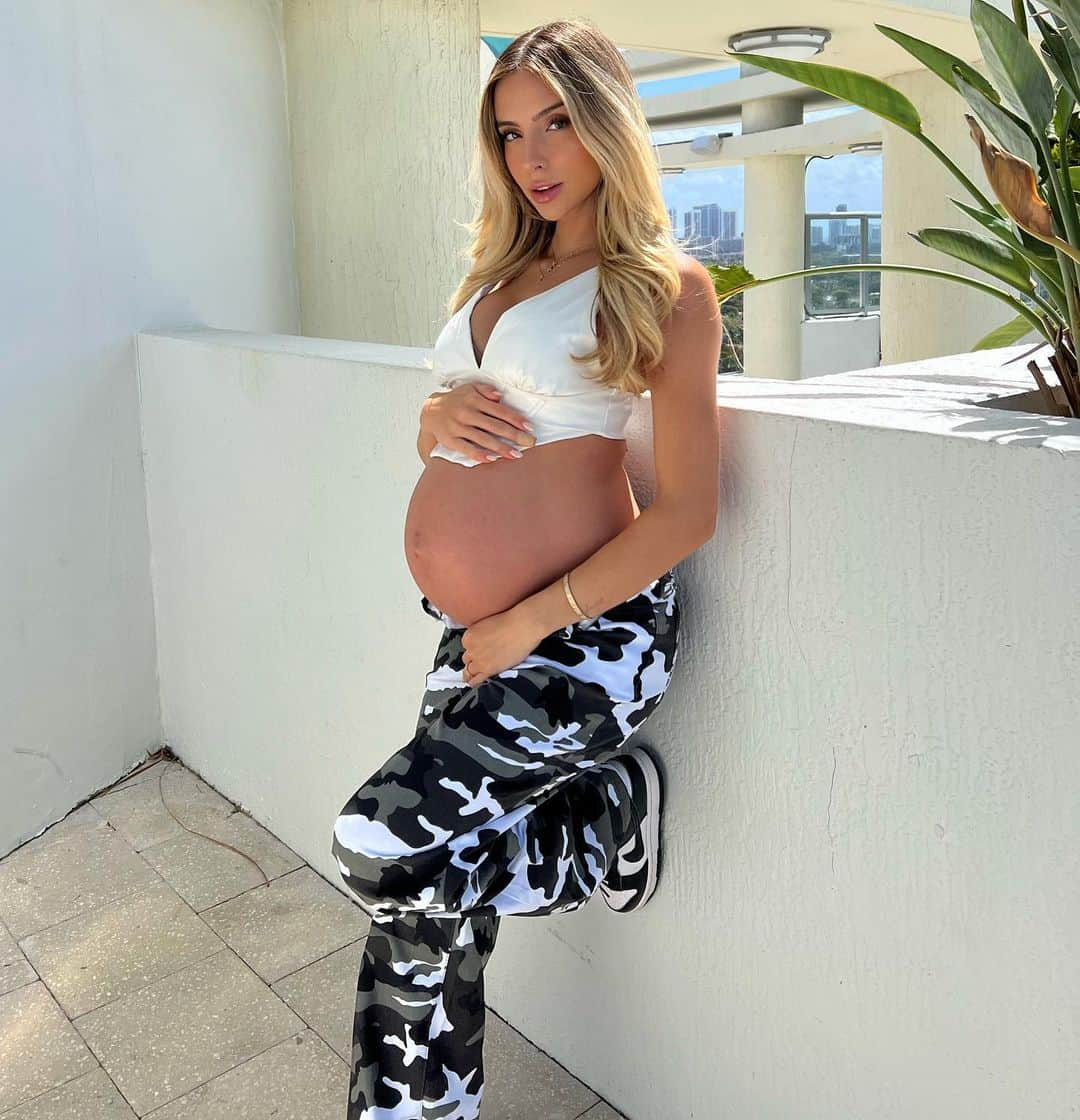 Bruna Rangel Limaさんのインスタグラム写真 - (Bruna Rangel LimaInstagram)「Gorgeous gorgeous girls are pregnant right now🤗 @FashionNova」3月23日 4時41分 - xoobruna