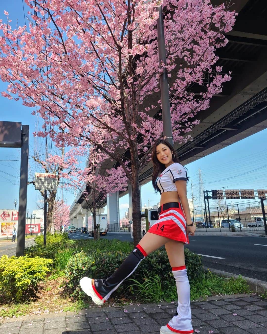 内田瑞穂さんのインスタグラム写真 - (内田瑞穂Instagram)「やっぱり桜っていいよね🌸🌸  #内田瑞穂#グラビア#グラドル#glamor#gravure#桜#hot#asian#Japanese#girl#instagood#ig#ig_japan#igers#amorous#얼스타그렘#일본#섹시#일상#소통#팔로우#性感的#粉我#日本的」3月23日 8時14分 - 1110mizuho