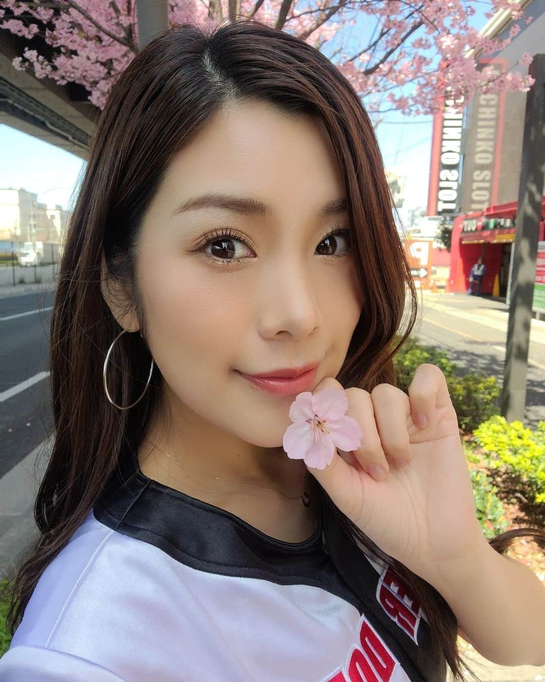 内田瑞穂さんのインスタグラム写真 - (内田瑞穂Instagram)「やっぱり桜っていいよね🌸🌸  #内田瑞穂#グラビア#グラドル#glamor#gravure#桜#hot#asian#Japanese#girl#instagood#ig#ig_japan#igers#amorous#얼스타그렘#일본#섹시#일상#소통#팔로우#性感的#粉我#日本的」3月23日 8時14分 - 1110mizuho