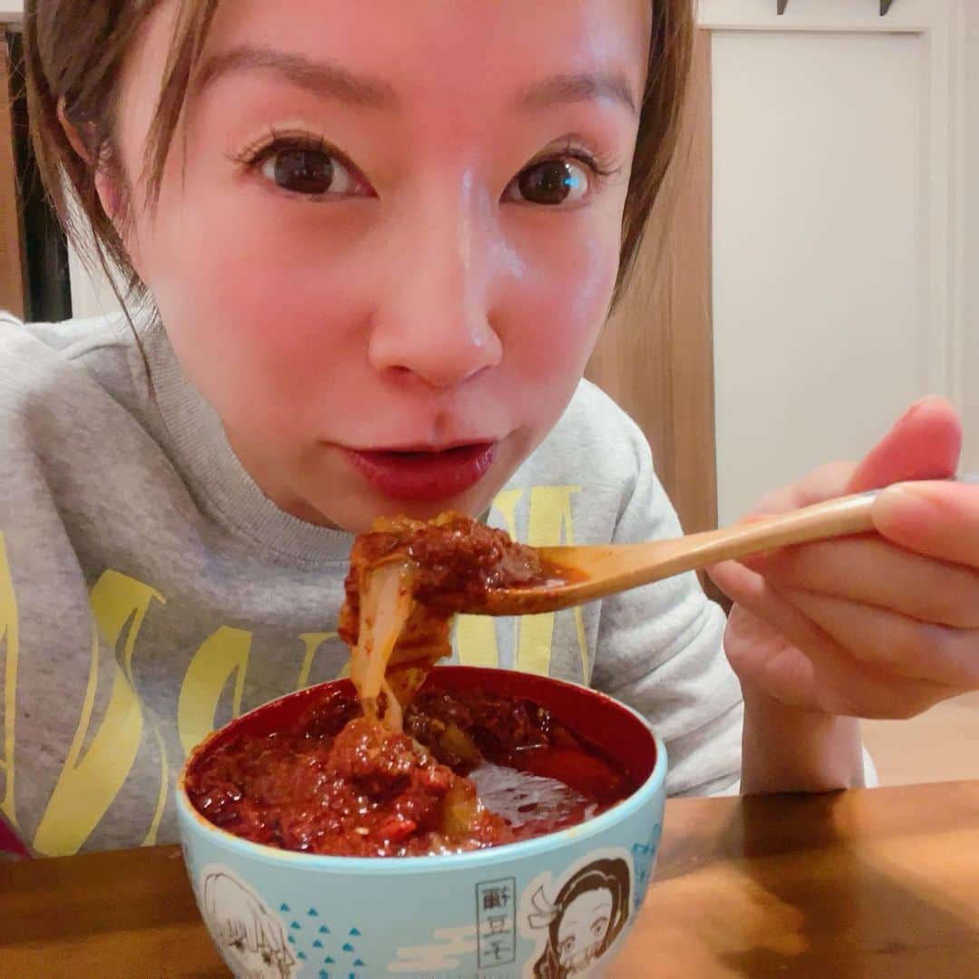 鈴木亜美さんのインスタグラム写真 - (鈴木亜美Instagram)「みんなの食後に私の食の楽しみ🌶デザートじゃなくてコレね🍰🌶 #激辛 #解禁後の欲 #たまりません #カプサイシン #オリジナルブレンド #スパイス #激辛好き」3月23日 12時49分 - amiamisuzuki