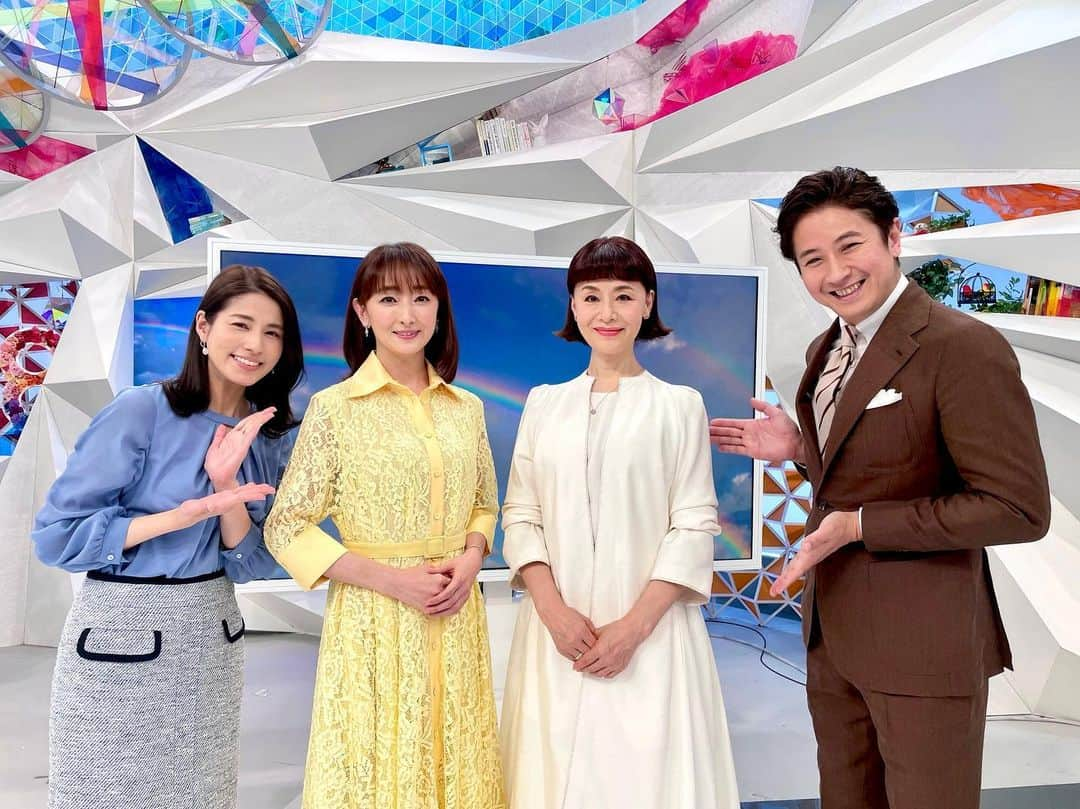 フジテレビ「めざまし8」さんのインスタグラム写真 - (フジテレビ「めざまし8」Instagram)「. きょうのゲストは˖*♬೨̣̥  #大地真央 さん& #花總まり さん💐 宝塚出身のお二人がテレビ初共演😳✨ 名曲「Over the Rainbow」を“めざまし8スペシャルバージョン“で生披露していただきました🌈  お二人が共演する舞台 #おかしな二人 は4月8～26日日比谷シアタークリエにて上演です💛  #めざまし8#永島優美#谷原章介」3月23日 13時31分 - mezamashi8.tv