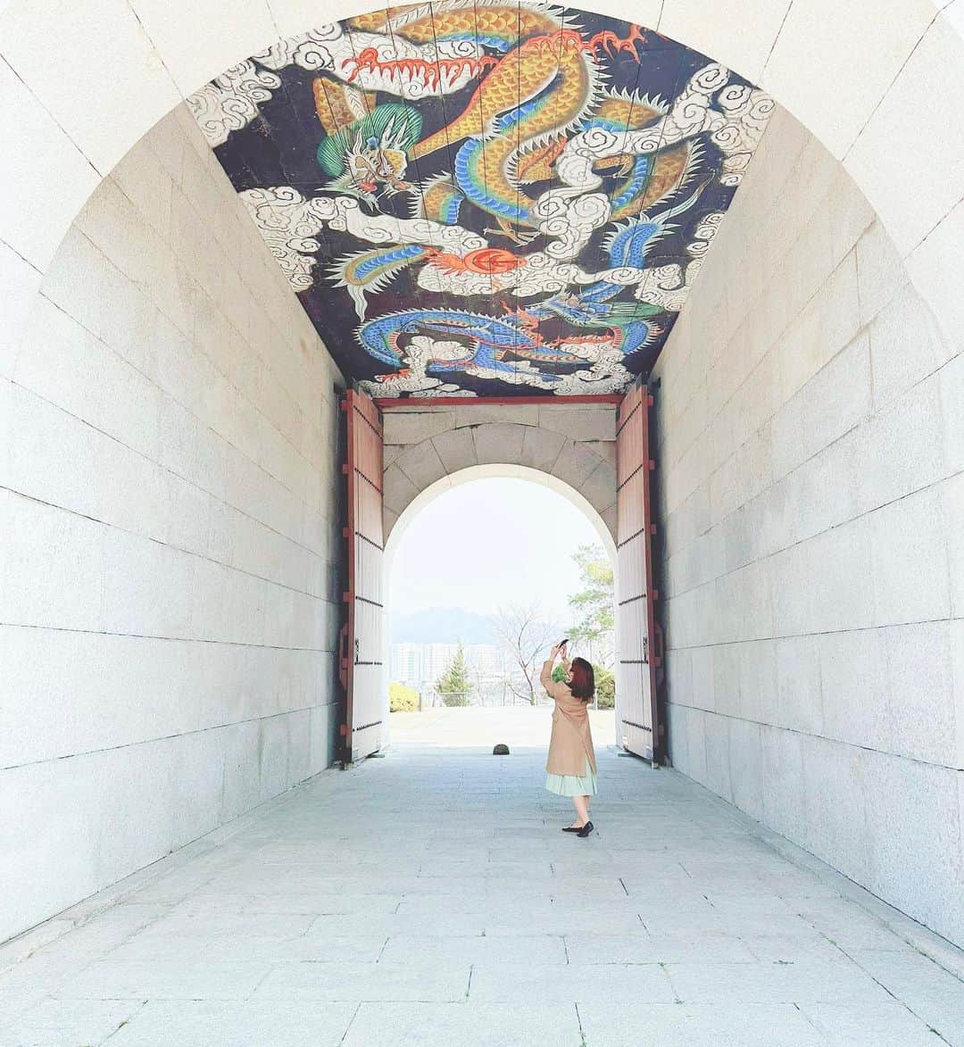 壽老麻衣さんのインスタグラム写真 - (壽老麻衣Instagram)「#韓国旅シリーズ ✈️🇰🇷✨ラスト投稿！  式の前に、ホテル周辺の公園を散歩🍀 また韓国へ行ったときはいろいろと写真をアップします😊」3月23日 20時53分 - maijuro
