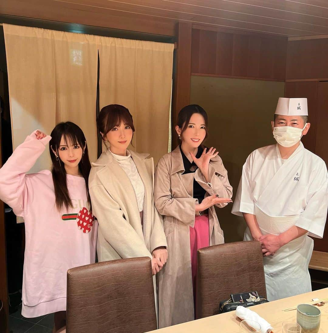 大槻ひびきさんのインスタグラム写真 - (大槻ひびきInstagram)「どうしてもお寿司食べたくて 2人を誘って行ってきました☺️ 金目鯛もとろたくも 鮎も穴子もどれも美味しくて優勝です🥹 馬肉のお寿司も最高でした🍣 限定20食でランチもあるみたいなので 行ってみたいな☺️」3月23日 21時16分 - yanhibi0221