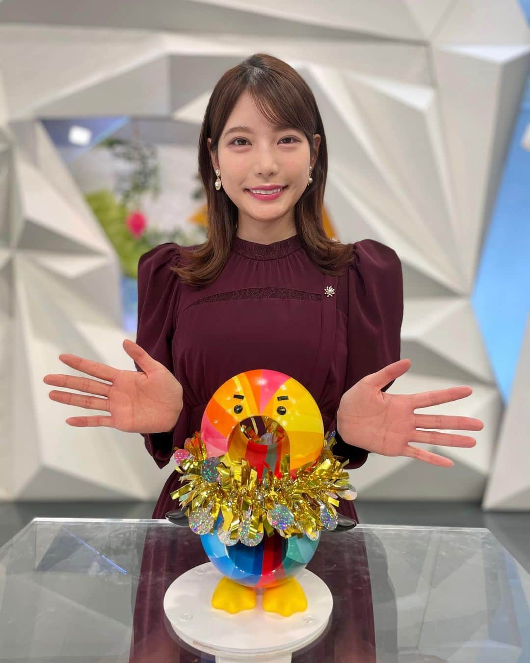 フジテレビ「めざまし8」さんのインスタグラム写真 - (フジテレビ「めざまし8」Instagram)「. ･･⋈･-･･-- 🐧紅色💠日記🐧･･⋈･-･･--  きょうの紅Pは…✨  胸元のビジューがアクセント💠のエレガントなワンピース♥️ まだお花見ができていないという紅P👀 雨で散る前にできるといいですね🌸  エイトちゃん、南極取材お疲れさま〜🚢  ୨୧⌒⌒⌒⌒⌒⌒⌒⌒⌒⌒⌒⌒⌒⌒⌒୨୧ ♥️ワンピース @herlipto  #フジテレビ #めざまし8 #フジテレビアナウンサー #竹俣紅 #紅p #エイトちゃん #衣装 #fashion #fashionstyle #ootd」3月24日 12時29分 - mezamashi8.tv