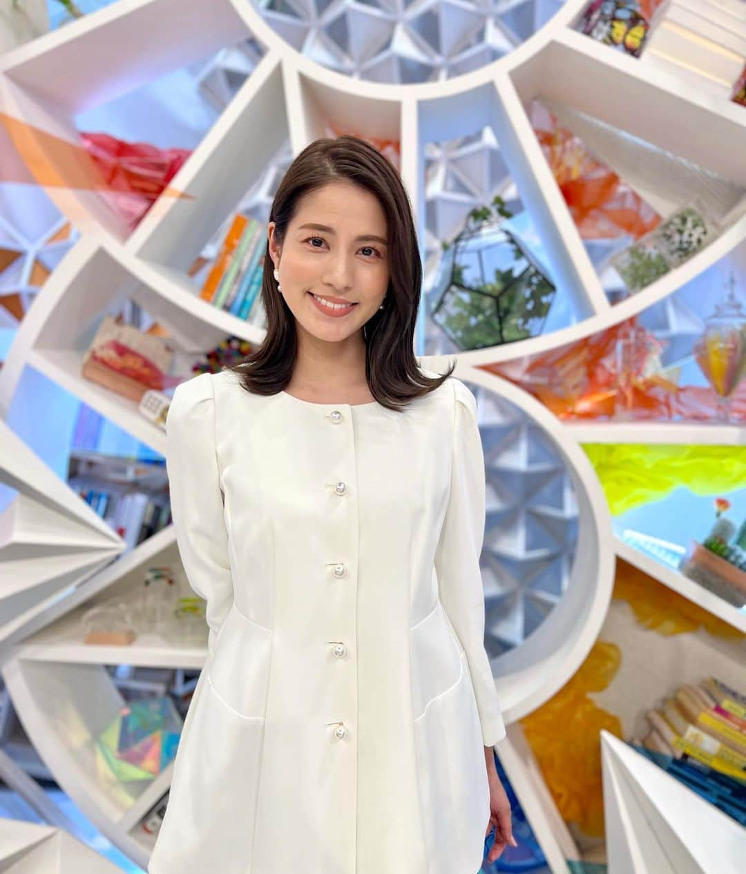 フジテレビ「めざまし8」さんのインスタグラム写真 - (フジテレビ「めざまし8」Instagram)「. 🌼永島優美のひとことDiary🌼 *-*-*-*-*-*-*-*-*-*-*-*-*-*-*-*  永島優美です🌼  きょうはパールボタン🫧の衣装でした🪞 ピアスも合わせてパールです✨  *-*-*-*-*-*-*-*-*-*-*-*-*-*-*-*-*-*-*-*-*-* 上品なパールボタン🫧の衣装はふわっと広がるペプラムデザインのセットアップ🤍  南極から帰ってきたエイトちゃんと🐧📸  ✼••┈┈┈┈••✼••┈┈┈┈••✼ 🤍セットアップ @apuweiser_official  #フジテレビ #めざまし8 #フジテレビアナウンサー #永島優美 #ゆうみん #衣装 #fashion #fashionstyle #ootd #coordinate #ひとこと日記#永島優美のひとことDiary」3月24日 16時51分 - mezamashi8.tv