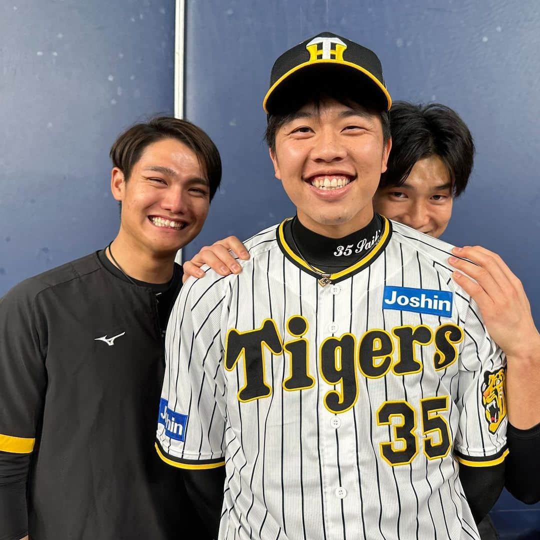 阪神タイガースさんのインスタグラム写真 - (阪神タイガースInstagram)「湯浅京己選手がチームに合流しました！ #侍ジャパン #WBC #世界一  #阪神タイガース  #湯浅京己 選手 #おかえり #才木浩人 選手 #西純矢 選手 共に戦った#奥野トレーナー #古野正人 BP #ARE」3月25日 10時14分 - hanshintigers_official