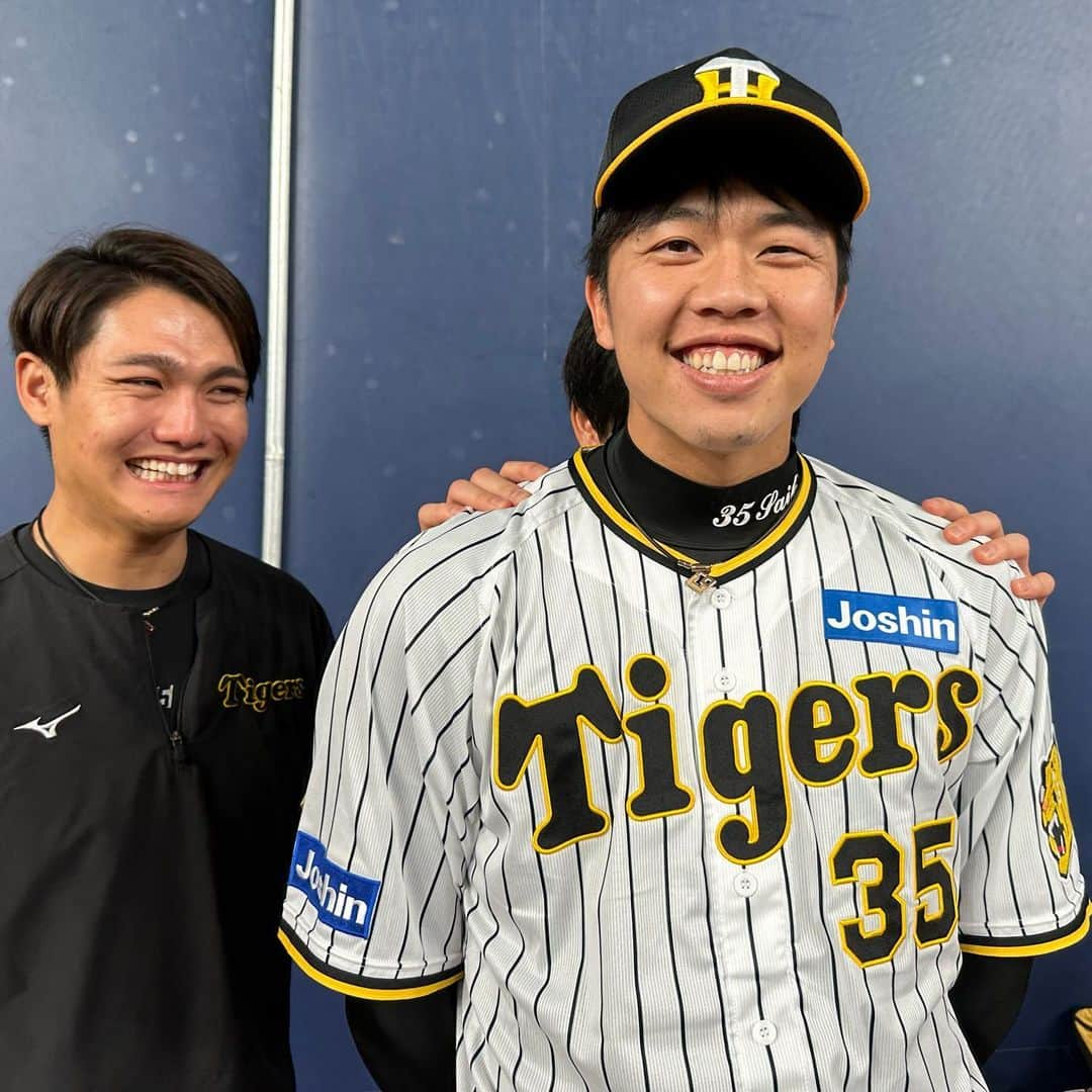 阪神タイガースさんのインスタグラム写真 - (阪神タイガースInstagram)「湯浅京己選手がチームに合流しました！ #侍ジャパン #WBC #世界一  #阪神タイガース  #湯浅京己 選手 #おかえり #才木浩人 選手 #西純矢 選手 共に戦った#奥野トレーナー #古野正人 BP #ARE」3月25日 10時14分 - hanshintigers_official