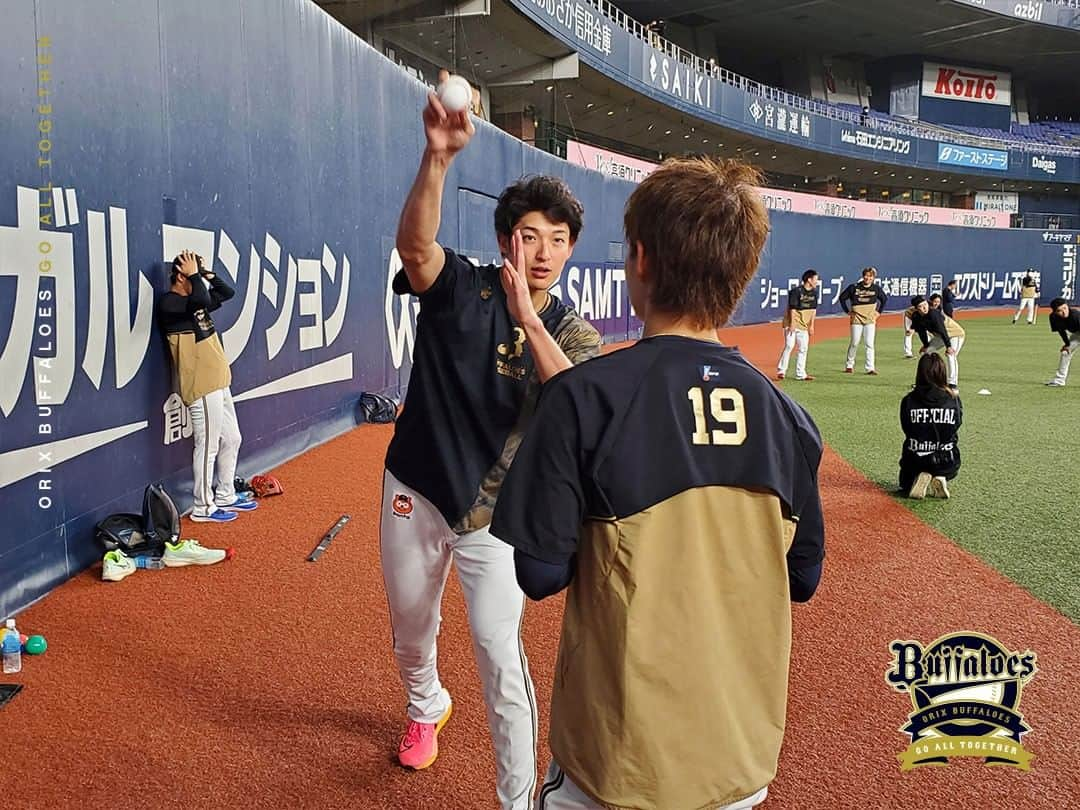 オリックス・バファローズさんのインスタグラム写真 - (オリックス・バファローズInstagram)「#山崎颯一郎 #山岡泰輔 #フォーク談議 #フォークトーク #バファローズ山脈 #みんなでレベルアップ #Bs2023 #buffaloes #baseball #ORIX #プロ野球」3月25日 12時26分 - orix_buffaloes