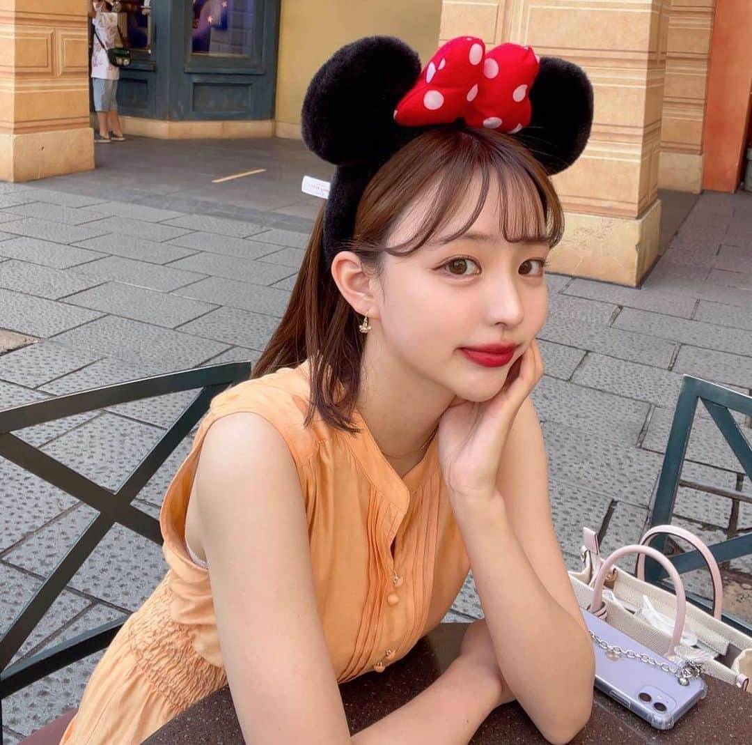 美女美容事情さんのインスタグラム写真 - (美女美容事情Instagram)「《ミニーカチューシャ❤︎🏰🐭🪄》 *⁠ リポストを使って素敵な美女の投稿を紹介させて頂く【ビジョビ💄美女美容事情💅】のコーナーです✨ *⁠ 今回ご紹介させて頂きますのは!!👀❤︎⁠⠀ しおにさん< @shioni_da >の素敵なお写真📸⁠⠀⁠⠀⁠⠀⁠ *⁠⠀⁠⠀⁠⠀⁠⠀ ミニーのカチューシャがとても似合って可愛らしい❣️こんな美女とディズニーデートしたいですね🥰💕 *⠀⁠⠀⁠⠀⁠⠀⁠⠀ しおにさん< @shioni_da > ⁠⠀⁠⠀⁠⠀⁠⠀ 素敵な投稿ありがとうございました👗✨ *⠀⁠⠀⁠⠀⁠⠀⁠⠀ しおにさんのアカウントには他にも素晴らしい投稿が沢山ありますので是非覗いてみてくださいね💁‍♀️💙⁠⠀⁠⠀⁠⠀⁠⠀ *⠀⁠⠀⁠⠀⁠⠀⁠⠀ △▼△▼△▼△▼△▼△▼△▼△▼△▼ ⁠⠀⁠⠀⁠⠀ ❤🧡💛「美女美容事情」💚💙💜⠀⠀⠀⠀⠀⠀⠀⠀⠀⠀⠀⠀⠀⠀⁠⠀⁠⠀⁠⠀⁠⠀⁠⠀ 👇掲載ご希望の方は👇⠀⠀⠀⠀⠀⠀⠀⠀⠀⠀⠀⠀⠀⠀⠀⁠⠀⁠⠀⁠⠀⁠⠀⁠⠀ @b_b_j.jタグ付けと🖤 #ビジョビ ⁠⠀ 🖤タグ付けお願いします✨⠀⠀⠀⠀⠀⠀⠀⠀⠀⠀⠀⠀⠀⠀⠀⁠⠀⁠⠀⁠⠀⁠⠀⁠⠀ △▼△▼△▼△▼△▼△▼△▼△▼△▼ ⁠⠀⁠ #ディズニー #ディズニー好き #ディズニーランド #夢の国 #ディズニーリゾート #ディズニーコーデ #ディズニーカチューシャ #ミッキーマウス #disney #disneyland #disneysea #disneyresort #tdl #disneycode #disneygirls #japanesegirls」3月25日 18時01分 - b_b_j.j