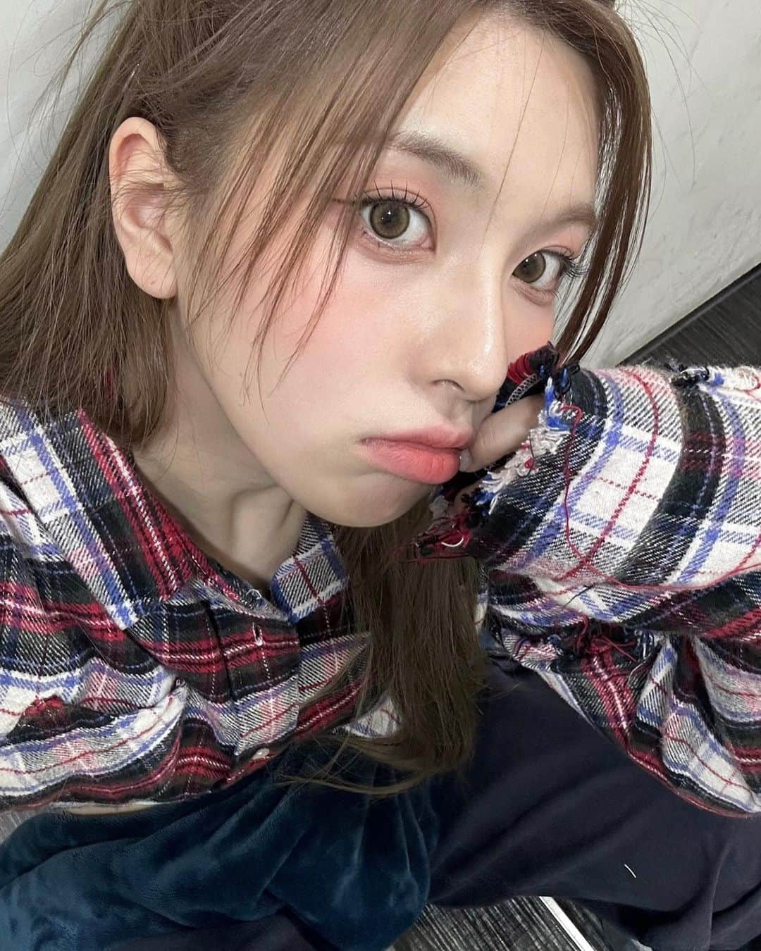 NMIXXさんのインスタグラム写真 - (NMIXXInstagram)「Love me🥺🫶💦  #NSWER #Lovemelikethis #솔스타그램 #NMIXX #엔믹스 #BAE #배이」3月27日 22時13分 - nmixx_official