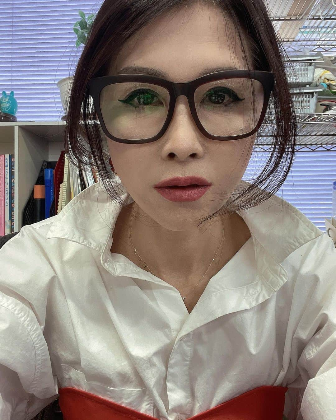 Naoko（なおこ）さんのインスタグラム写真 - (Naoko（なおこ）Instagram)「👓 👓 👓 大橋巨泉狙い👓 です  はらたいらに 3000点  けつあつたか子は 本日も  イライラ カッカせずに  冷静に お仕事しました🙂  明日は 筋トレしていいですか？ 😊 もう 髪も染めていいですか？  白髪はテンション下がりますね🥲  #トレ禁止令 いつまで続く 🐷  #筋トレ女子 #フィットネス女子#フィットネス#Fitness#筋トレ女子と繋がりたい #筋トレ好き#筋トレ好きと繋がりたい#減量 #くびれ#美ボディ #アラフィフ#アラフィフコーデ#ボディメイク #50代#健康 #熊本 #kumamoto」3月28日 19時02分 - smile_naohibi