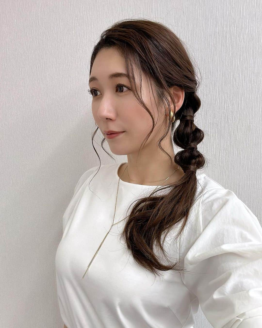 穂川果音さんのインスタグラム写真 - (穂川果音Instagram)「hair style  サイド編み下ろしヘアだよ〜  #アベプラ　#ヘアスタイル　#ヘアアレンジ　#hairarrange #イヤリング #編み下ろしアレンジ　#サイド編み下ろし」3月28日 21時45分 - hokawakanonn