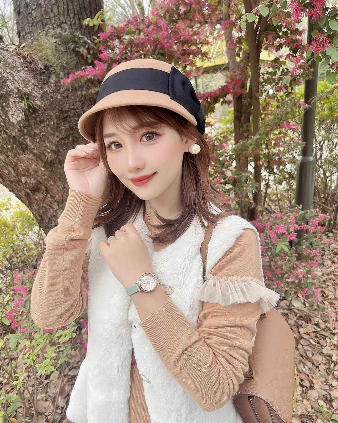 加藤里奈さんのインスタグラム写真 - (加藤里奈Instagram)「⋆  ブラウンコーデ🤎  新しく @oliviaburtonjapan の時計をゲットしました😊  文字盤が可愛くておきにおり✿  #ootd #fashion #instafood #instagram  #hairstyle #outfit #code #instafashion  #ファッション #撮影 #ヘアスタイル #ヘア  #コーディネート #コーデ #今日の服  #oliviaburton #腕時計 #watch #オリビアバートン #オリジョ #オリビア女子」3月29日 19時55分 - katoco0326