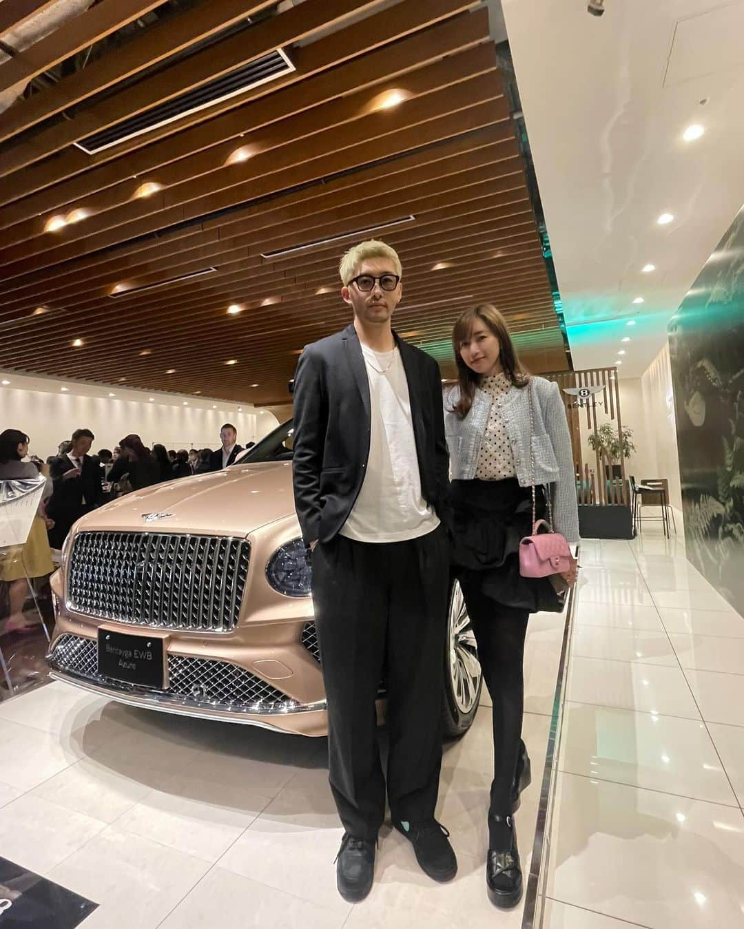 仁香さんのインスタグラム写真 - (仁香Instagram)「@bentleymotors  NEW BENTAYGA PARTY💛 スタッフの女の子が写真上手すぎて２枚目異次元カップル😂 ベンテイガってかっこいいよねぇ👏🏼💛 イベントの様子はtiktokで流しまーす💎 thnx💎@masatoyukawa  . . #bentley #bentayga #ニカショウ夫婦」3月30日 11時22分 - nica77official