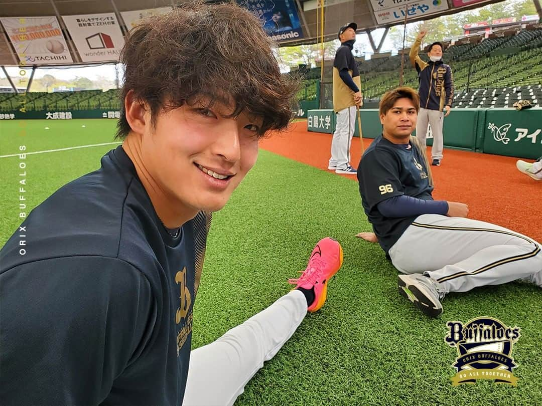 オリックス・バファローズさんのインスタグラム写真 - (オリックス・バファローズInstagram)「#いよいよ明日 #開幕戦 #練習前のひととき #ベルーナドーム #山崎颯一郎 #宇田川優希 #山下舜平大 #山岡泰輔 #近藤大亮 #阿部翔太 #Bs革命軍 #Bs2023 #buffaloes #baseball #ORIX #プロ野球」3月30日 16時52分 - orix_buffaloes