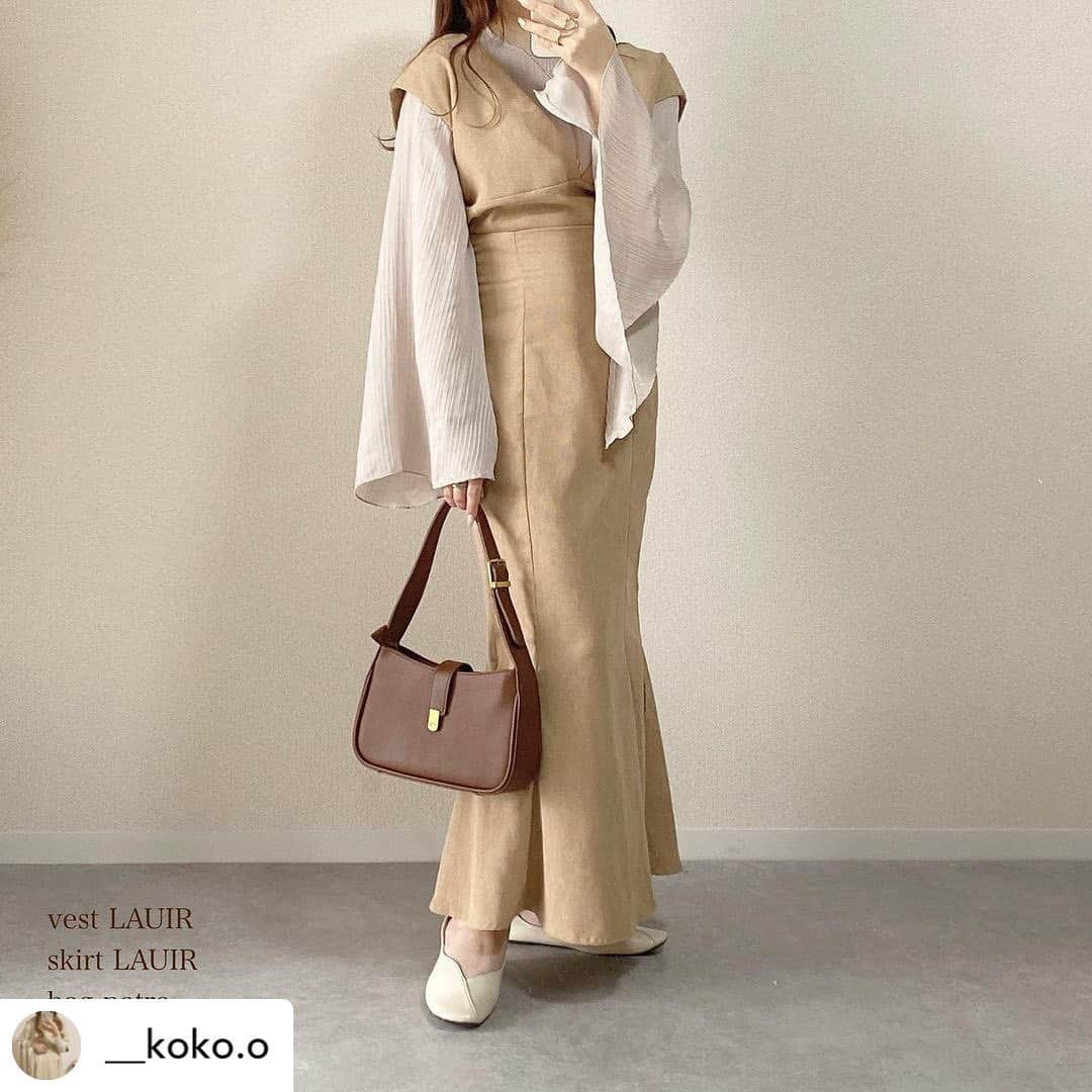 GRLさんのインスタグラム写真 - (GRLInstagram)「【👆画像をタップすると購入できるよ👆】 @__koko.o さん にGRL商品着用して頂いております💕 ありがとうございます✨ . @grl_official #グレイル #grl #プチプラ #ootd #fashion #プチプラコーデ #outfit #ファッション #可愛い #かわいい #コーデ #コーディネート #cute #大人カジュアル #カジュアルコーデ #GRL購入品 #グレイル購入品 #購入品 #grlコーデ #グレイルコーデ #フレアスリーブ」3月30日 17時00分 - grl_official