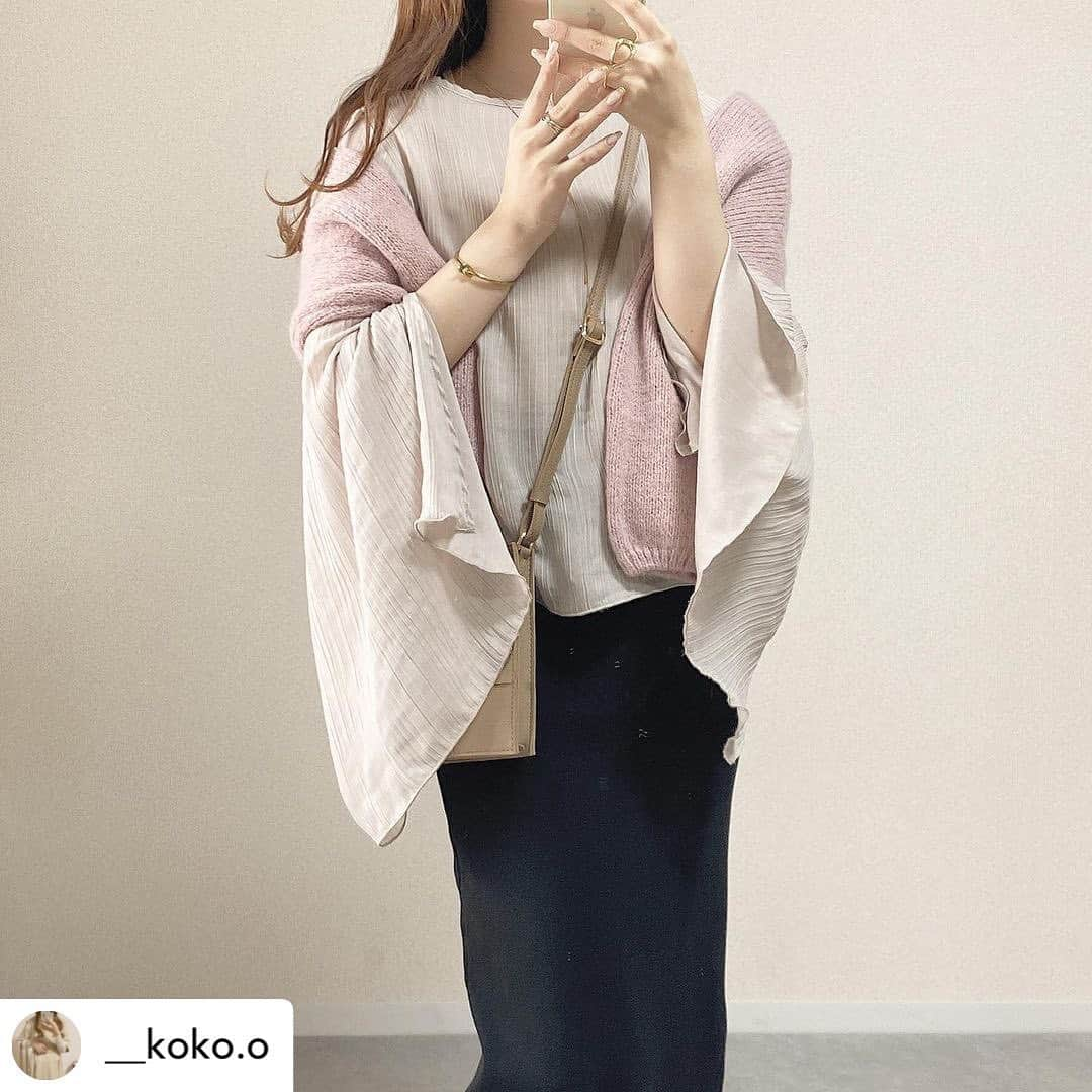 GRLさんのインスタグラム写真 - (GRLInstagram)「【👆画像をタップすると購入できるよ👆】 @__koko.o さん にGRL商品着用して頂いております💕 ありがとうございます✨ . @grl_official #グレイル #grl #プチプラ #ootd #fashion #プチプラコーデ #outfit #ファッション #可愛い #かわいい #コーデ #コーディネート #cute #大人カジュアル #カジュアルコーデ #GRL購入品 #グレイル購入品 #購入品 #grlコーデ #グレイルコーデ #フレアスリーブ」3月30日 17時00分 - grl_official