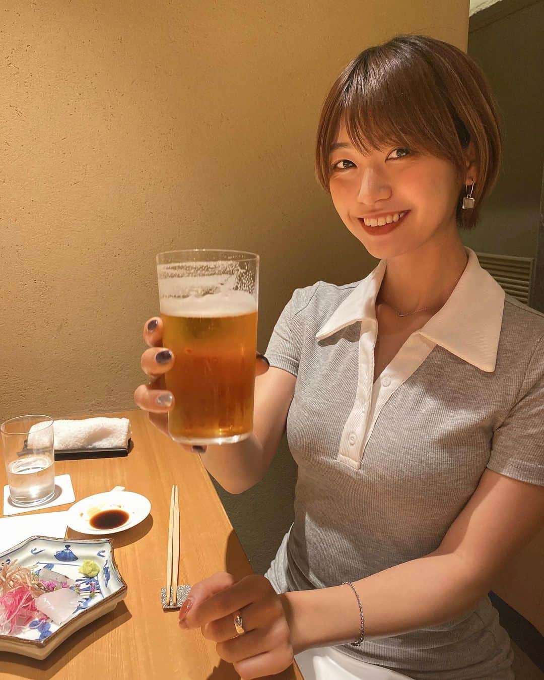 小坂田純奈さんのインスタグラム写真 - (小坂田純奈Instagram)「赤坂でめちゃくちゃ美味しい江戸前鮨食べてきた🍣  美味しすぎて余裕で10貫以上たべちゃった👼🏻 日本酒も日によって変わるみたいで、新政の特選飲めてもう幸せすぎた…  目の前で七輪で鮪とかホタルイカ炙って炙ってくれて、 個人的には特に炙りトロとバフンウニがたまらなく美味しかった🥹❤️‍🔥  赤坂で美味しいお寿司食べる時は行ってみてね☺️🫶🏻  PR @sushi_koshikawa #東京鮨 #赤坂ディナー #赤坂見附グルメ #乃木坂グルメ #六本木グルメ #西麻布グルメ #鮨こしかわ #赤坂グルメ #酒好き女子 #グルメ女子 #グルメ巡り #東京グルメ #ショート女子」3月30日 22時40分 - official_junata
