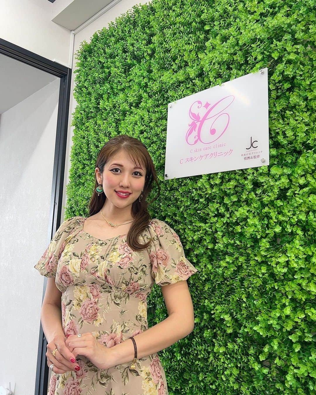 神谷麻美さんのインスタグラム写真 - (神谷麻美Instagram)「@cskincareclinic_azabu に行ってきたよ💖🌸💖✨️  自由が丘クリニックの #肌診断 機で、今の肌と未来の肌を分析して それを元に#フェイシャル を行いました🧖‍♀️💖✨️  施術後、肌はしっとりモチモチ、ワントーン以上 肌が白く、明るくなったよ🥰💖✨️ 嬉しい❣️❣️🥰🫶✨️  美肌意識高まる💖❣️❣️🧖‍♀️💖✨️ ちゃんと今からケアしないとね💖🪷🌕💖✨️  #cスキンケアクリニック麻布  4月6日オープン🧖‍♀️🌈ᵕ̈*  #東麻布#麻布十番#港区 #JCコスメ#肌質改善」3月31日 9時37分 - asamice428