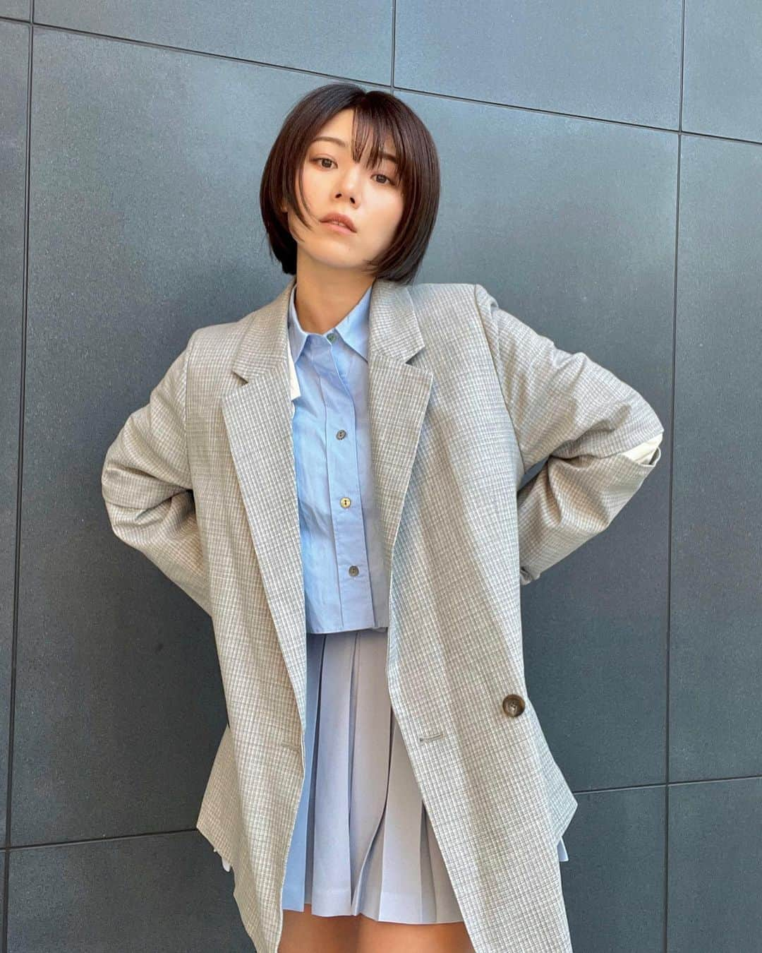 大川成美さんのインスタグラム写真 - (大川成美Instagram)「ハマると同じ色にしか目がいかないから。 最近、ライトブルーとホワイト🦋❤︎ ． いつもナチュラルだけど ネイルも白に変えた💅✨✨✨ ． ． ハマるとわかりやすい😇 ． #maisonspecial  #lillilly #code   #ガーリーコーデ #155cmコーデ #美容#ショートヘア #ショートボブ  #ちびコーデ」3月31日 13時28分 - naru_coco