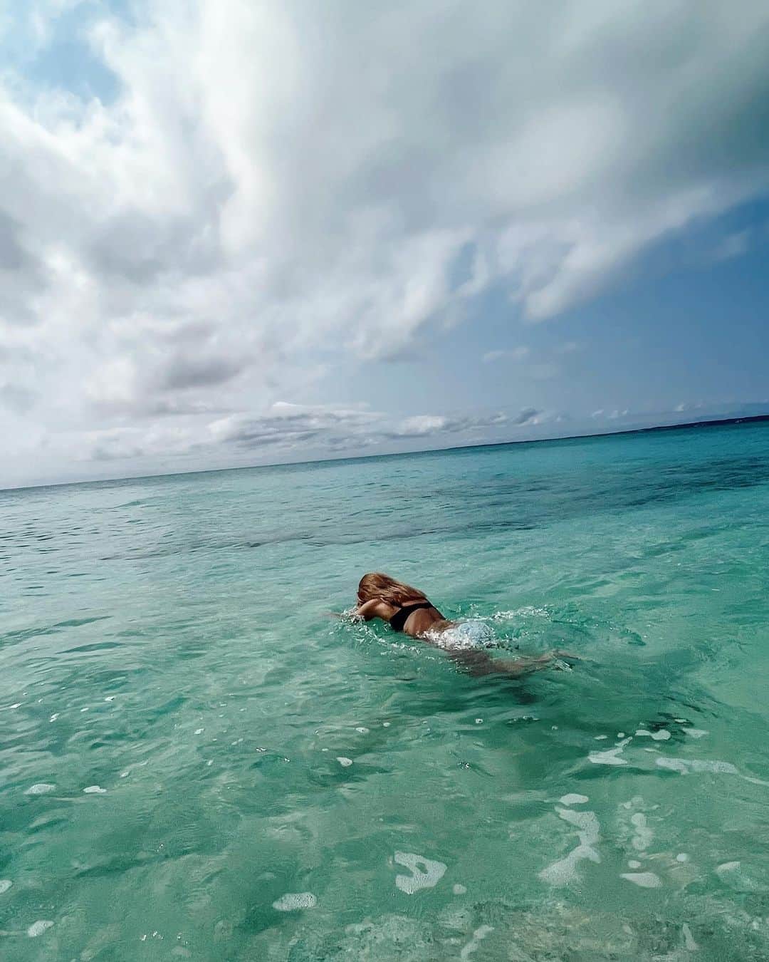 山中美智子さんのインスタグラム写真 - (山中美智子Instagram)「久々のドボン🤍🌊  海が綺麗すぎて… これは頭からいかないとね🌏🌺🪸🥥」3月31日 21時19分 - alexiastam1988