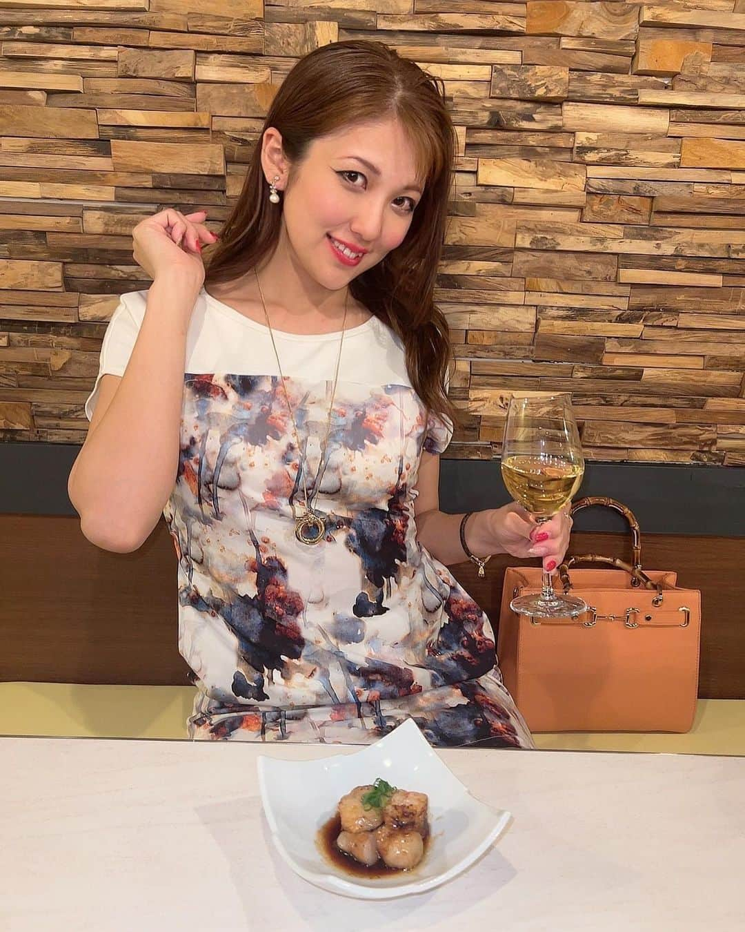 神谷麻美さんのインスタグラム写真 - (神谷麻美Instagram)「#toki の#もつすき焼き 食べたよ💖🍲💖🐃🌈💖✨️  #フランベ すごいっ🍲❤️‍🔥❤️‍🔥❤️‍🔥✨️ファイヤー❤️‍🔥❤️‍🔥❤️‍🔥✨️ 美味しかったぁ🥰💖🐃🌈💖✨️  あと #旬のもつ料理 3品食べたよ💖 #シロころのタレ焼き 美味しすぎたっ💖😘💖✨️  #もつ の うにゅうにゅ むにゅむにゅ感良いよね❤️💋💕✨️好き🥰🫶💖💋🐃✨️  #牛ホルモン専門店 ❤️🐃✨️ #黒毛和牛ホルモン ❤️✨️  @toki.gotanda   #すき焼き鍋 #牛もつ鍋 #ホルモン料理 #五反田グルメ #五反田もつすき焼き  #ホルモン」3月31日 21時38分 - asamice428