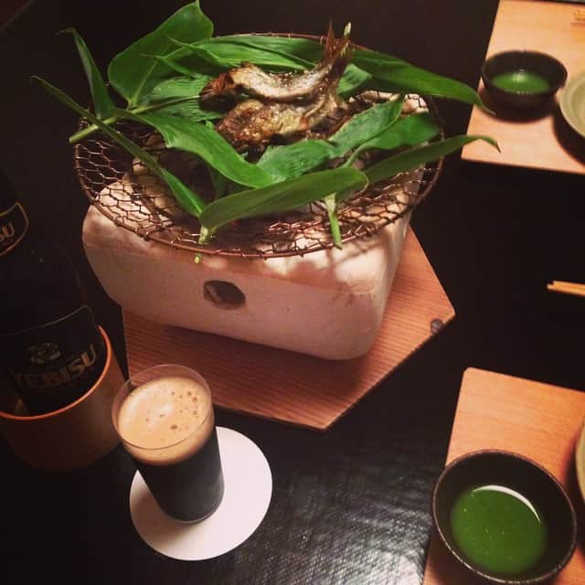 志摩有子さんのインスタグラム写真 - (志摩有子Instagram)「焼き物は函南産鮎の炭火焼き。黒ビールと一緒にいただくともう…♡（ぽわわ〜ん） #水無月 #和食 #鮎 #鮎と黒ビールの相性絶妙 #嗜好が完全におっさん」6月12日 21時03分 - ariko418