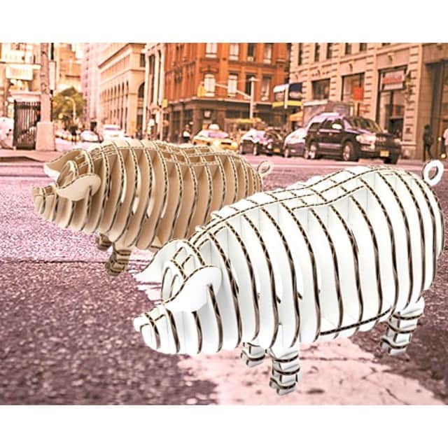 d-torso USのインスタグラム：「It's #friday ! Are you tired? Ok, let's build d-torso of #pigs 🐖🐖 It will allay your fatigue. #dtorso #fun #making #3d #craft  #figure #nyc」
