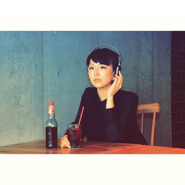 Young Juvenile Youthのインスタグラム：「My HARMAN headphones. ヘッドフォンはharman/kardonを愛用してます。音のバランスがとても良いです。#ヘッドフォン女子 #タワレコ #tower+ #harman #kardon」