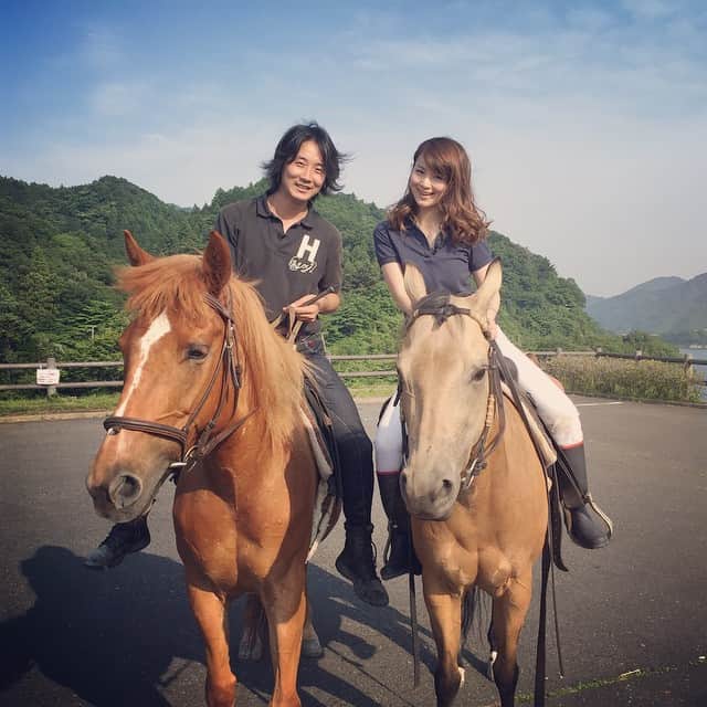 秋元玲奈さんのインスタグラム写真 - (秋元玲奈Instagram)「20年ぶりの乗馬 ホーストレッキングできるように教えていただきました(o^^o)」6月15日 16時36分 - rena_akimoto