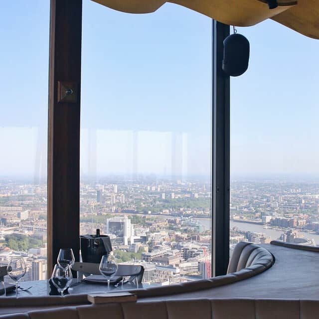 Giann Chanのインスタグラム：「團友所謂的倫敦最好景  #London #UK #Caap #CTYTravelMap」