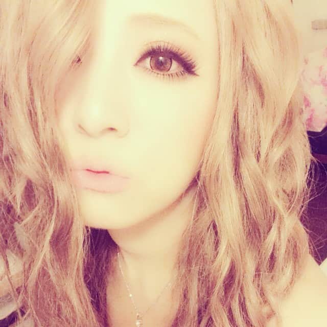 桜井莉菜さんのインスタグラム写真 - (桜井莉菜Instagram)「エクステのウェーブ取れてきた。 そろそろまた美容院行かなきゃ🌸 次もウェーブにするかめちゃ迷ってる！ どーしような…  #hair#make#selfie#ウェーブエクステ」5月24日 13時33分 - rina__sakurai