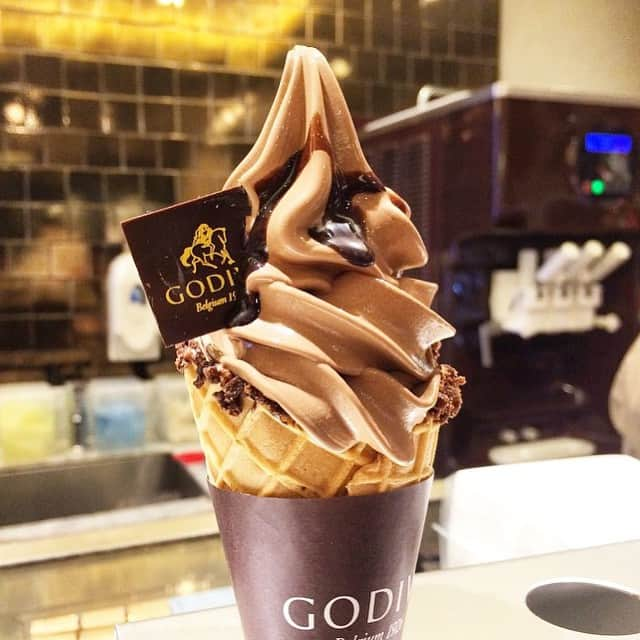 GODIVAさんのインスタグラム写真 - (GODIVAInstagram)「Sunday calls for sweets #regram @jennybeaans #GODIVA #SoftServe #Chocolate」5月24日 21時39分 - godiva