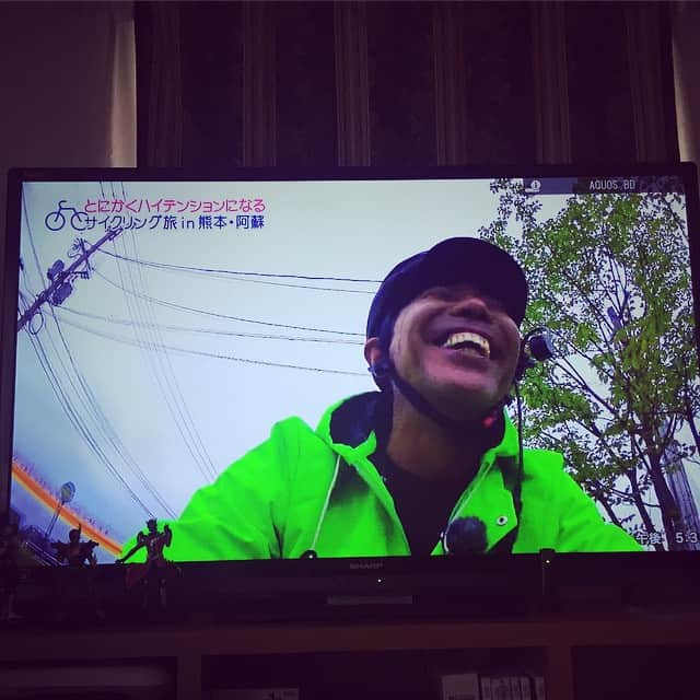 ISSA さんのインスタグラム写真 - (ISSA Instagram)「木梨ハイテンションサイクリング！  #とんねるず #みなさんのおかげでした #ハイテンションサイクリング #絶対楽しい #出たい出たい #その前にタカさんの肉ツアー #出たい出たい #ハピハピ #早く沖縄に帰りたい #１人は最高 #子供は欲しい #何言ってんだか #頑張れオレ」5月25日 17時53分 - issa_hentona