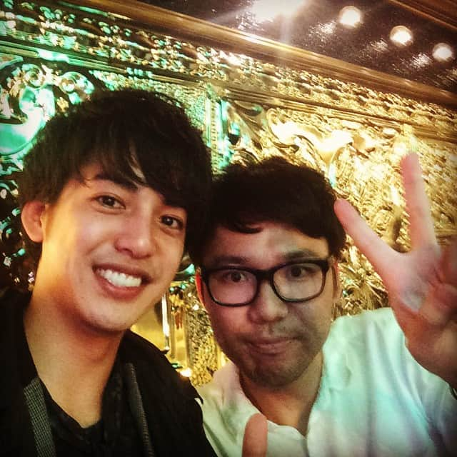 大野拓朗さんのインスタグラム写真 - (大野拓朗Instagram)「今田さんと。  そう！この方は「今田(こんだ)」さん。ドラマ版LOVE理論の今田聡のモデルです！！元々オタクで、女性と目も合わせられない放送作家さんです。でも今は、LOVE理論を身につけ……LOVE理論恐るべし！！！笑」5月26日 17時55分 - takuro.ohno