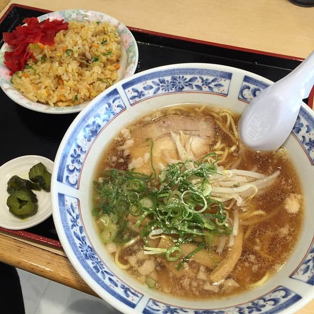 NAOKIさんのインスタグラム写真 - (NAOKIInstagram)「道口SAにて。 #尾道ラーメン #ミニチャーハン  #ナオキ独断グルメ  #グルメ旅岡山  #旅とラーメンと私」5月26日 12時18分 - naoki_10feet