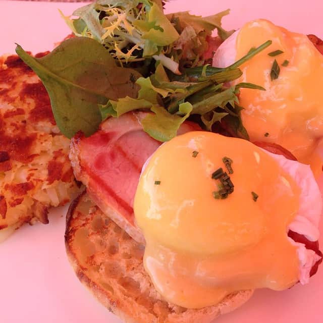 加賀美早紀さんのインスタグラム写真 - (加賀美早紀Instagram)「#lunch #eggsbenedict #Royalhawaiian」5月27日 2時23分 - kagami_saki