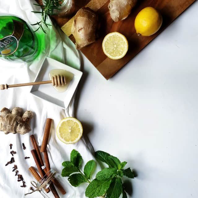 Mikaのインスタグラム：「Gingerale in the making. * あぢー。 * こんな暑い日はキンキンに冷えたジンジャーエールをぐびぐび飲みたいー！ *」