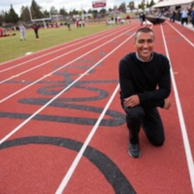 アシュトン・イートンさんのインスタグラム写真 - (アシュトン・イートンInstagram)「Opening up the new track at mountain view high school.」5月28日 3時15分 - ashtonjeaton