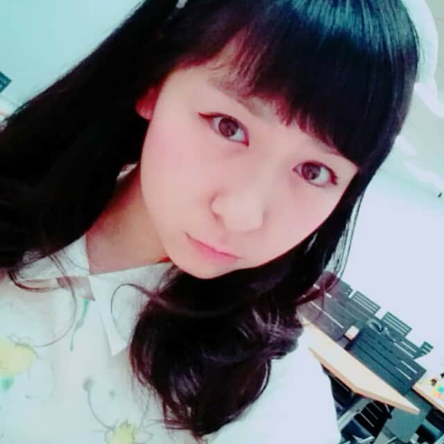 小西彩乃のインスタグラム：「大好きな友達が相手してくれないから拗ねこにだよ～😣」