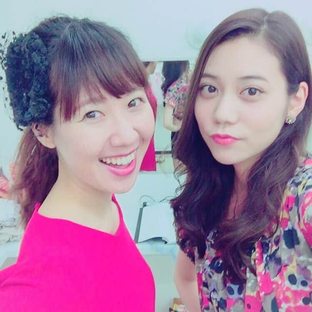 松山愛里さんのインスタグラム写真 - (松山愛里Instagram)「リーディングシネマ マリアビートル 無事に公演終了いたしました！ お越しいただいた方、ありがとうございます！！ また改めて言葉にしようと思いますが、 とりあえず無事に終わったよー！！のご報告*\(^o^)/* シンガーの奈央さんと♡ 楽しかったーーー！！！！！ #マリアビートル #伊坂幸太郎 #朗読劇 #ロウドクノチカラ #當山奈央 #松山愛里」5月31日 1時06分 - airi__matsuyama