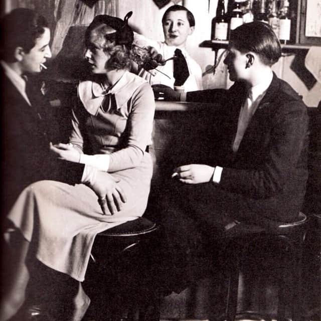 アーシア・アルジェントさんのインスタグラム写真 - (アーシア・アルジェントInstagram)「Lesbian Bar, Paris 1930s by George Brassaï.」5月30日 16時11分 - asiaargento