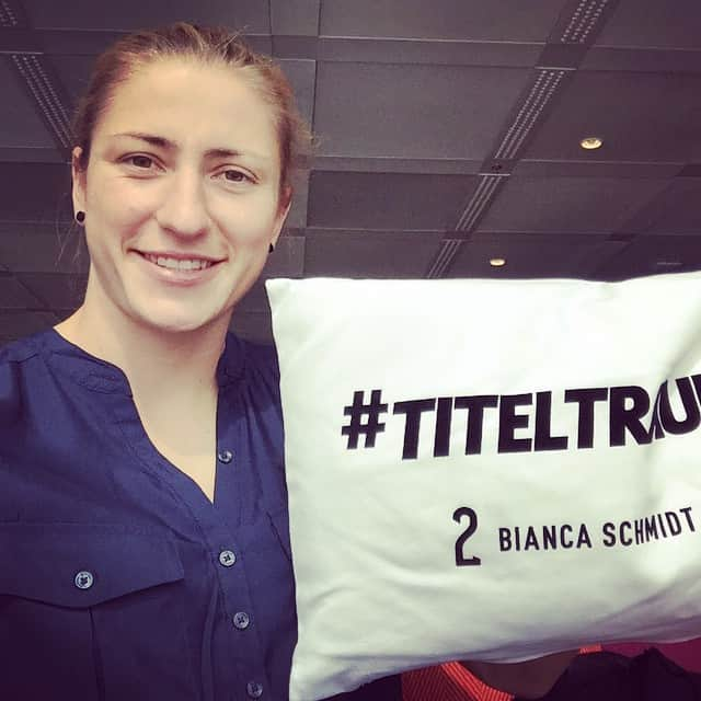 ビアンカ・シュミットのインスタグラム：「Auf geht's nach Kanada !!!! #TITELTRAUM」