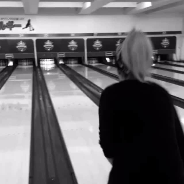 ミランダ・イバネスのインスタグラム：「Soy la peor 😓🎳」