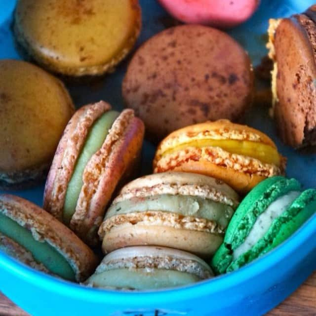 Pierre Hermeさんのインスタグラム写真 - (Pierre HermeInstagram)「How can we not drool looking at these pieces of heaven? #pierrehermemacarons at its best :)❤ I guess people all over the world adore macarons. Which country are you from?」6月1日 1時25分 - pierreherme