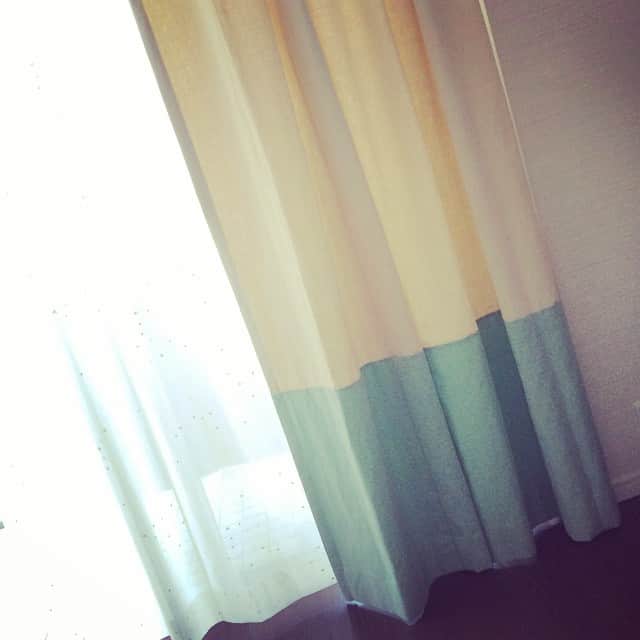 笛木優子さんのインスタグラム写真 - (笛木優子Instagram)「おはようございます✨ カーテンを新調しました💛ツートンがかわいいのです。 今週も一週間頑張りましょう🎀✊」6月1日 9時00分 - yukofuekiyumin