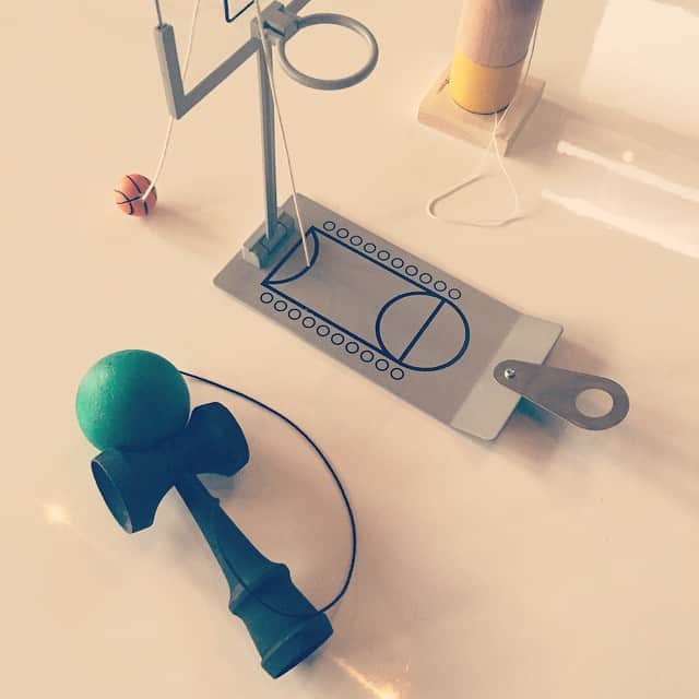 MEGのインスタグラム：「今日は某グループの新曲のレコーディングでした。作詞以外に、ボーカルエディットとディレクションもやらせてもらえた。これが、やばい楽しかった。私の場合、歌が上手いとかより好きなアーティストの色んな声や表情が好きで聴きたいと思うので、そんなふうなフレーズやニュアンスを沢山お願いしました。とても良くて、素晴らしくて。ドキドキしてもらえる一曲ができたと思う！ＰＶも撮影するそうです。夏の終わり頃かな、おたのしみに。  と言うことで、そんな初めての楽しさを教えてくれたお三人に本当感謝です。」