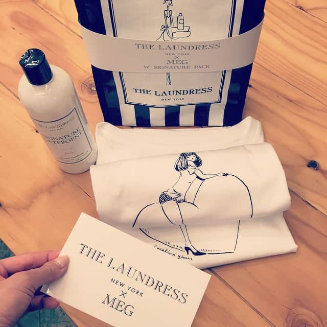 MEGのインスタグラム：「【本日解禁】ランドレスとのコラボレーションが限定発売されます。衣類洗剤とTシャツがジップバッグに入ったセットです。ランドレス好きだから嬉しい、6/15からビームス公式かゾゾタウンにて。#LAUNDRESS」